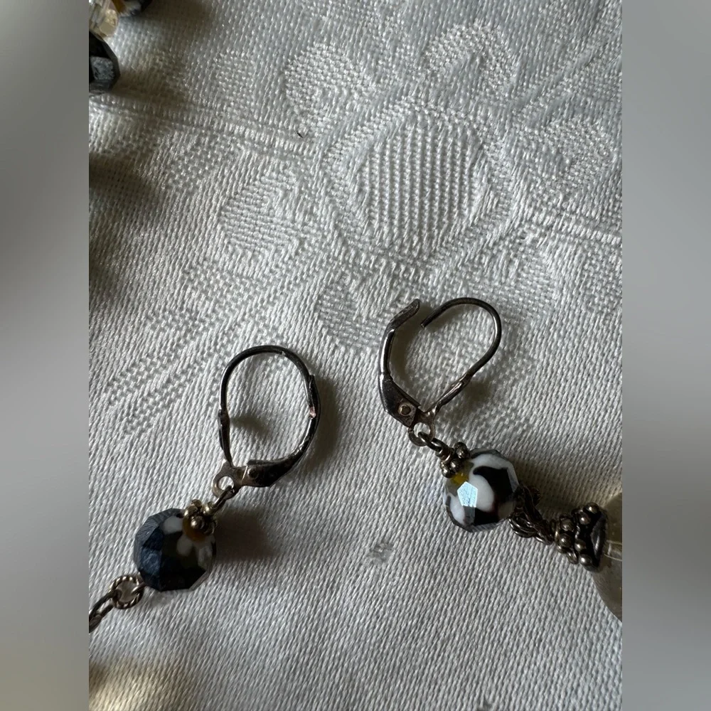 Elegant Beaded Necklace and earrings - Picture 5 of 7